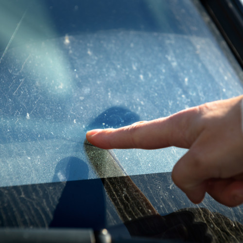 車の正しい雪下ろし方法を解説 やり方を間違えると車に傷が付くかも ダックス Glassstyle グラススタイル 公式サイト