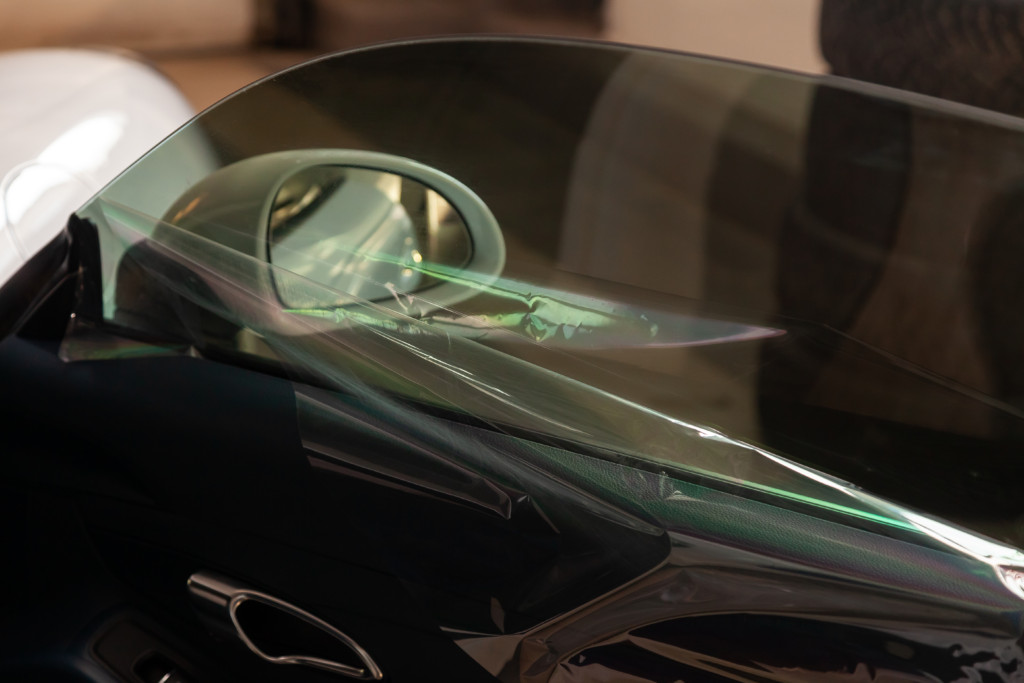 フロントガラスのフィルム施工は車検に通るのか 可視光線透過率がポイント ダックス Glassstyle グラススタイル 公式サイト
