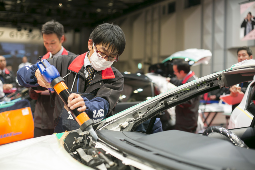 フロントガラス交換の費用って 軽自動車 普通車のガラス交換はどこですべきか 車両保険の活用とあわせて解説 ダックス Glassstyle グラススタイル 公式サイト