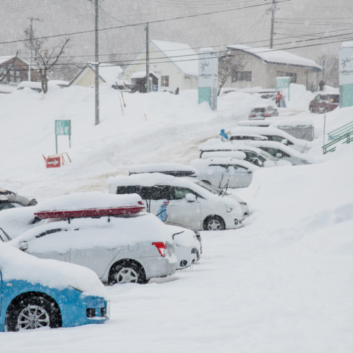 車の正しい雪下ろし方法を解説 やり方を間違えると車に傷が付くかも ダックス Glassstyle グラススタイル 公式サイト