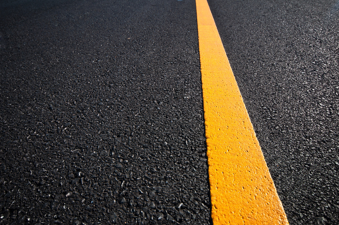 車線変更禁止を表す線とは 違反した場合の罰則についても解説 ダックス Glassstyle グラススタイル 公式サイト