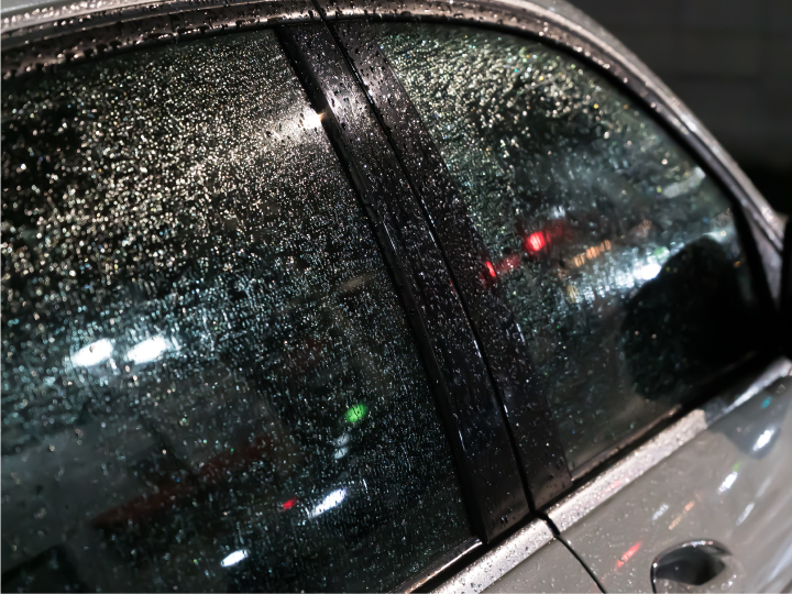 車のサイドガラスにおすすめのコーティングは撥水か親水か 雨天時の対策に ダックス Glassstyle グラススタイル 公式サイト