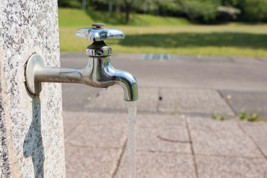 ウォッシャー液の代わりに水道水や食器用洗剤は使える?