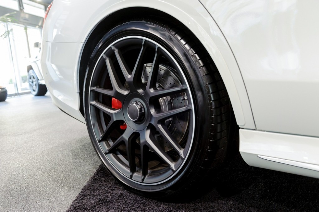 はみ出しタイヤとは?