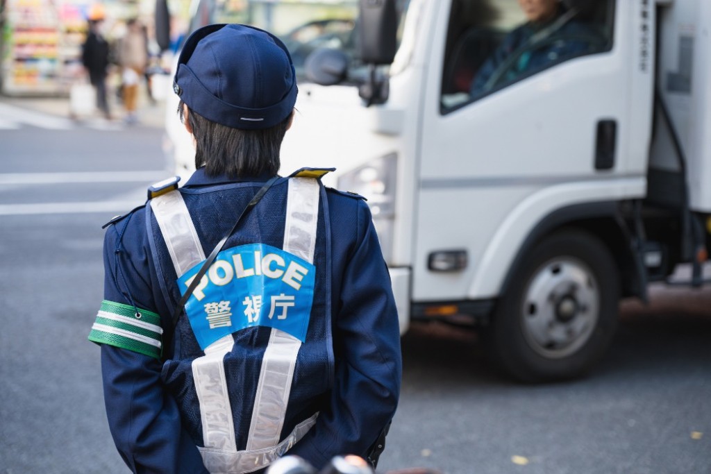 はみ出しタイヤは警察に捕まる?