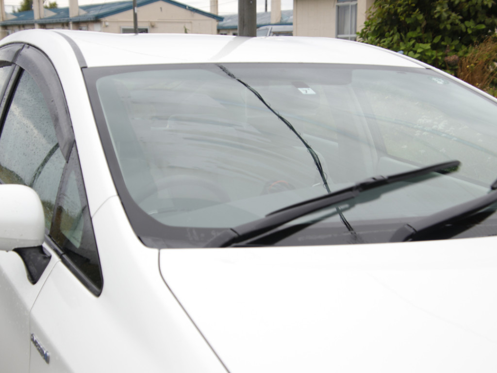 フロントガラスの油膜とは、どんな汚れなのか？