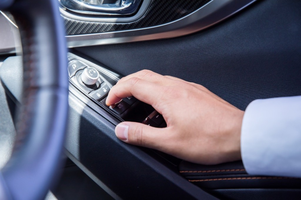 パワーウィンドウが動かなくなる前兆