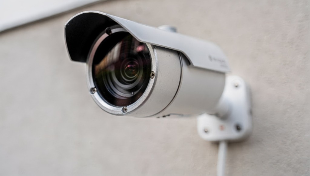 無断駐車の防止にはカラーコーンや防犯カメラの設置を