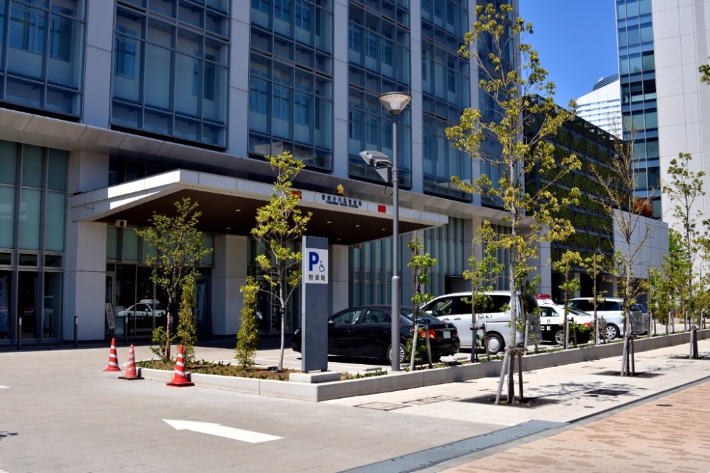 警察署での住所変更の受け付けは平日の場合が多い