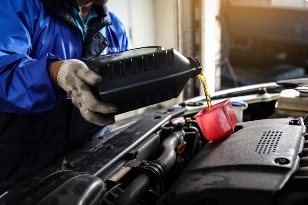 エンジンオイルの交換はどこで行うのか?