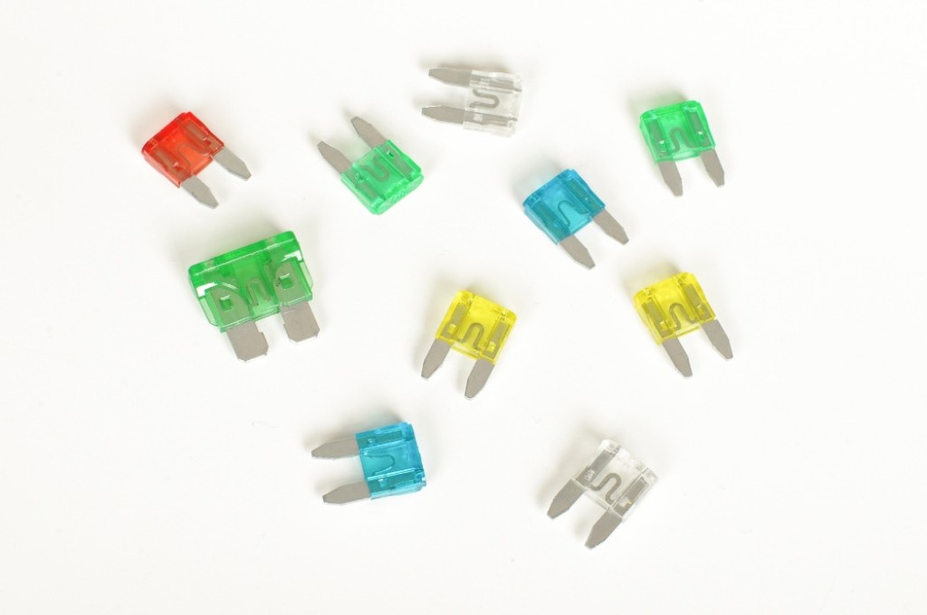 自分でヒューズを交換する際の注意点