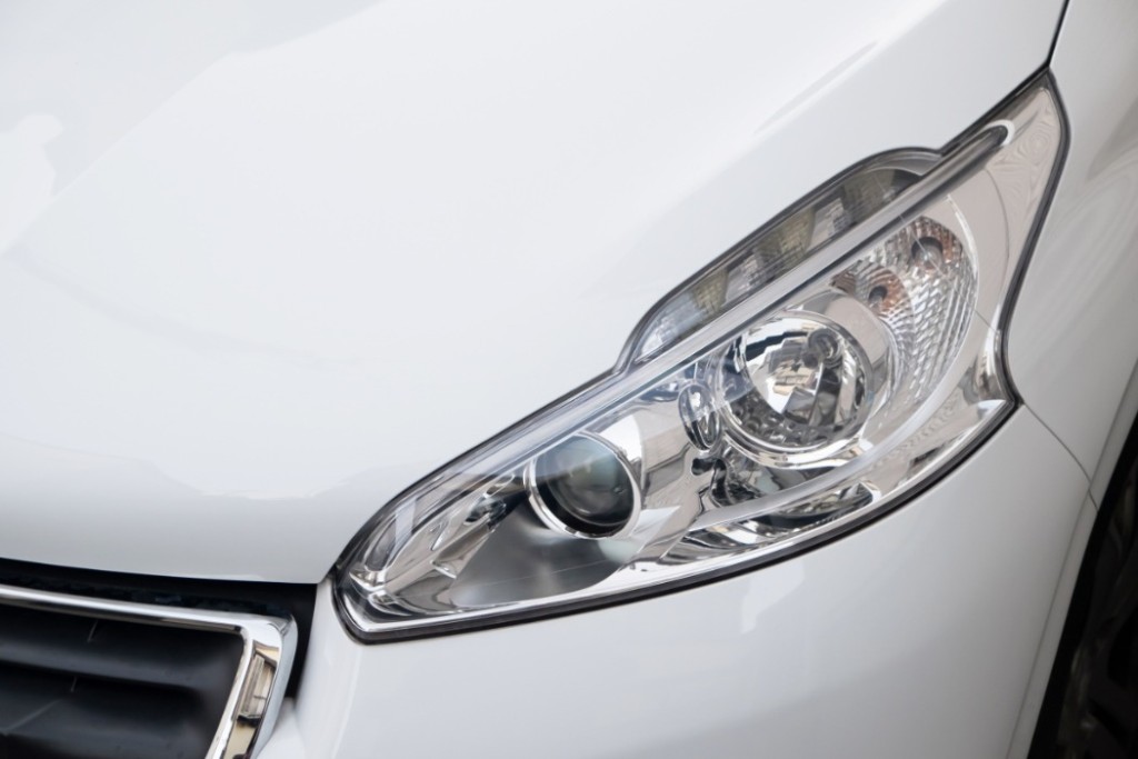 コーティングでヘッドライトの黄ばみは防げる