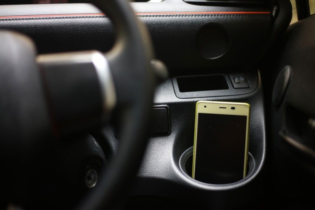 夏 車内 スマホ