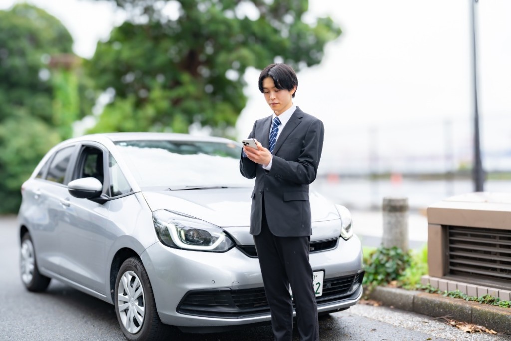 リースの車に傷をつけてしまったらどうすればいいですか？
